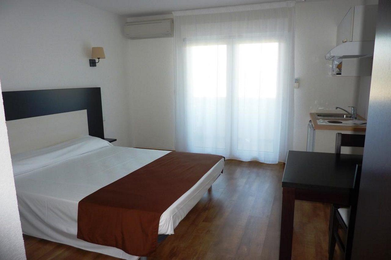 Adonis Saint Florent Exterior photo