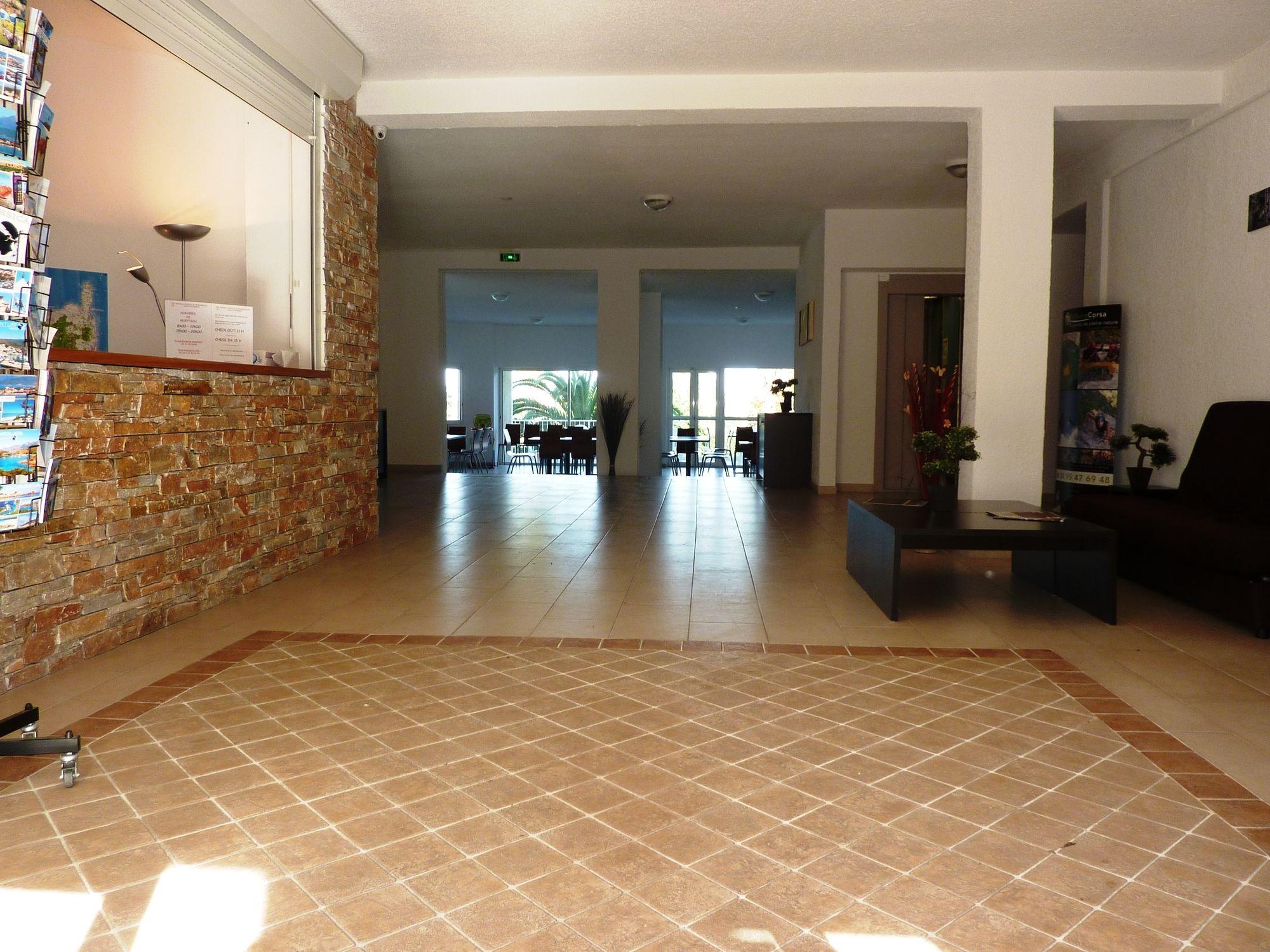 Adonis Saint Florent Exterior photo