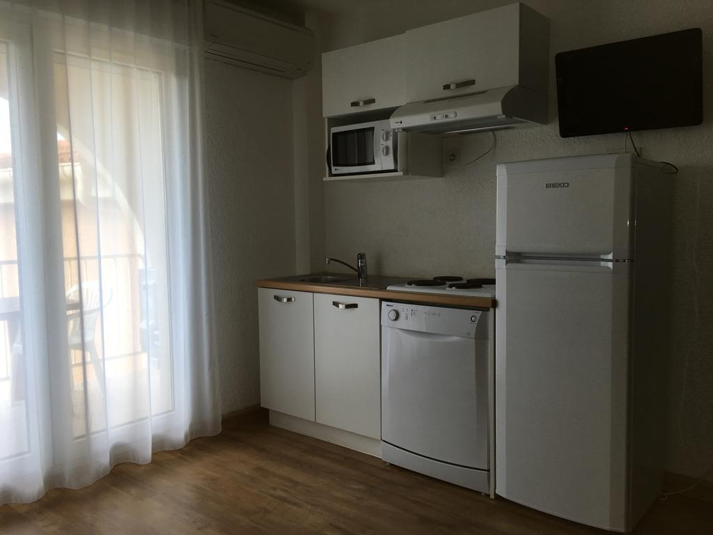 Adonis Saint Florent Exterior photo