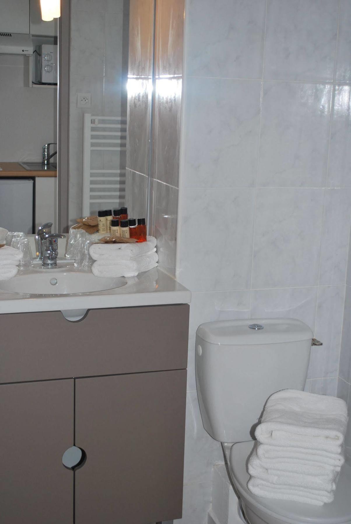 Adonis Saint Florent Exterior photo